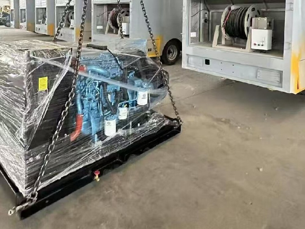 濰柴電力原裝50kw機(jī)組，配套中國(guó)兵器紅宇特車，某聯(lián)通公司應(yīng)急電源車一批15臺(tái)交付中～